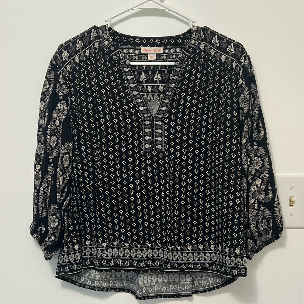 Knox Rose 3/4 sleeve top. Super cute boho vibe. Only worn to work once.